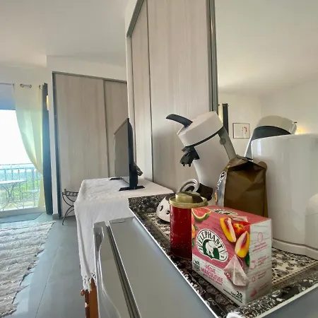 Guest-house De L'amandier - Vue Cite Medievale Quarto em Acomodações Particulares Roullens