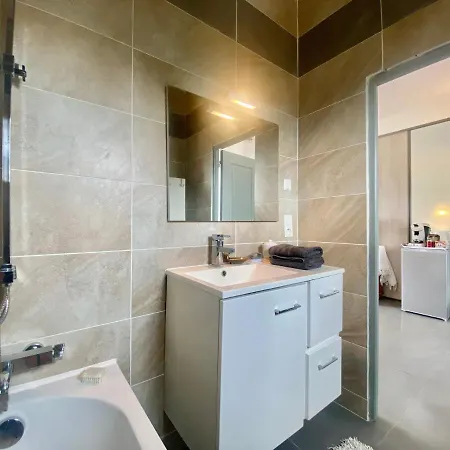Guest-house De L'amandier - Vue Cite Medievale Homestay *